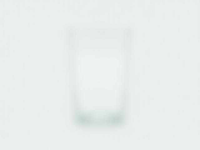 깔끔한 디자인의 유리 텀블러